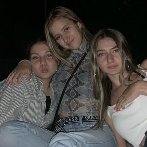 Meet your Posher, Ève